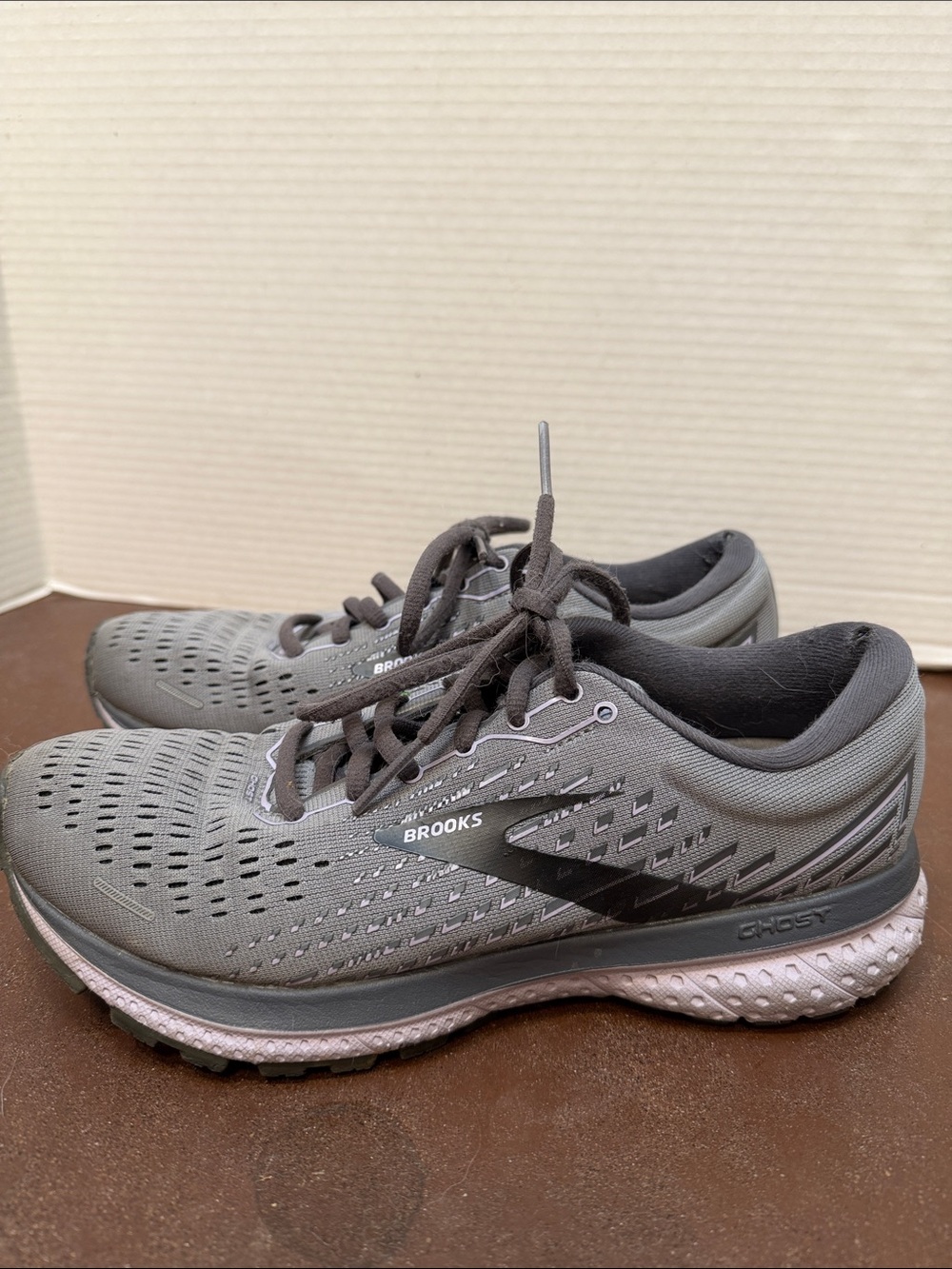 Brooks Women's 7 Gray Ghost 13 Running Shoes